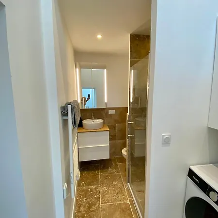 Apartment Chaleureux Et Lumineux Centre Historique Nimes